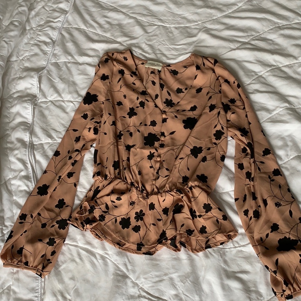 ** 5 for $20** NWOT Flowy floral blouse